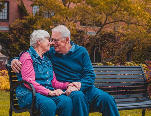 How Do Active Senior Living Communities Enhance Life for Retirees?